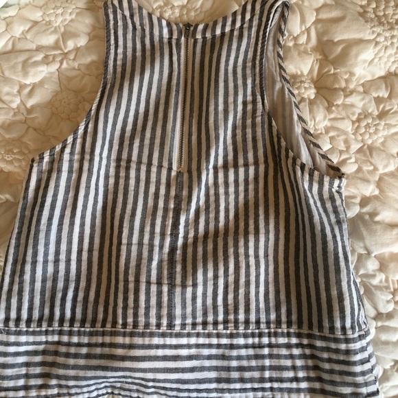 BCBG- striped gray crop top - Picture 2 of 3